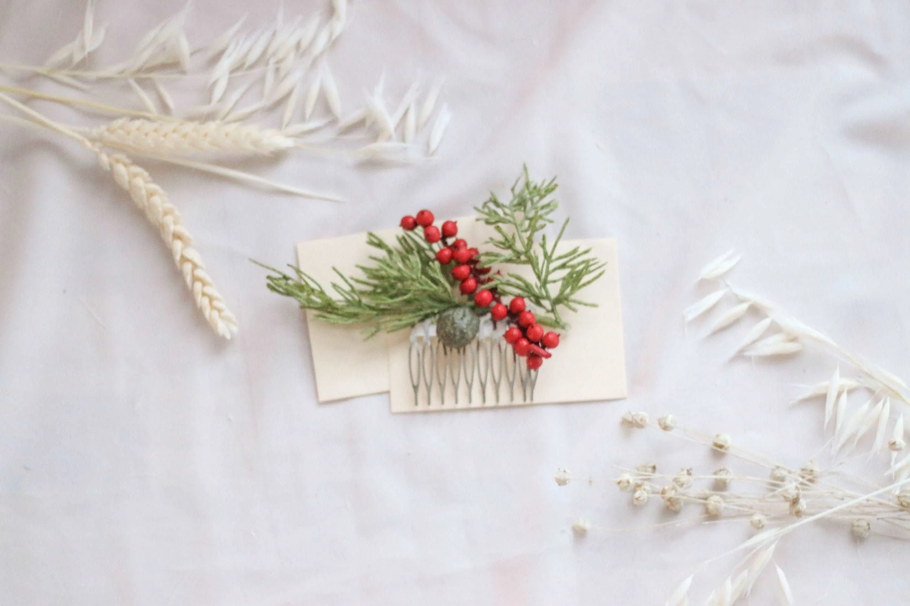 Christmas Wedding Hair Comb / Christmas Party Hair Comb / Pine and Berry Hair Comb