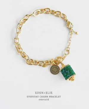 EDEN   ELIE Everyday Gold Charm Bracelet - emerald green