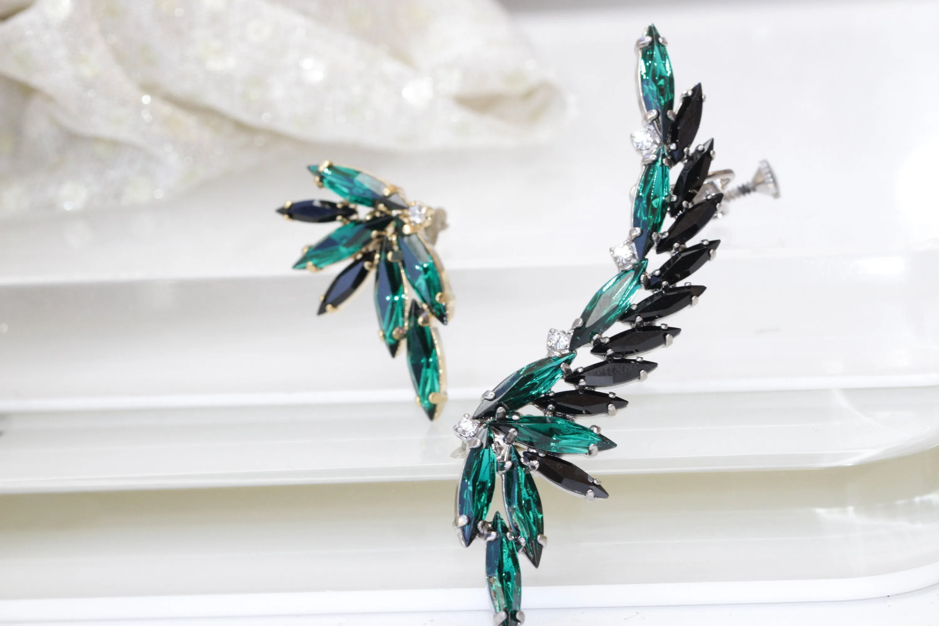 EMERALD BLACK EARRINGS