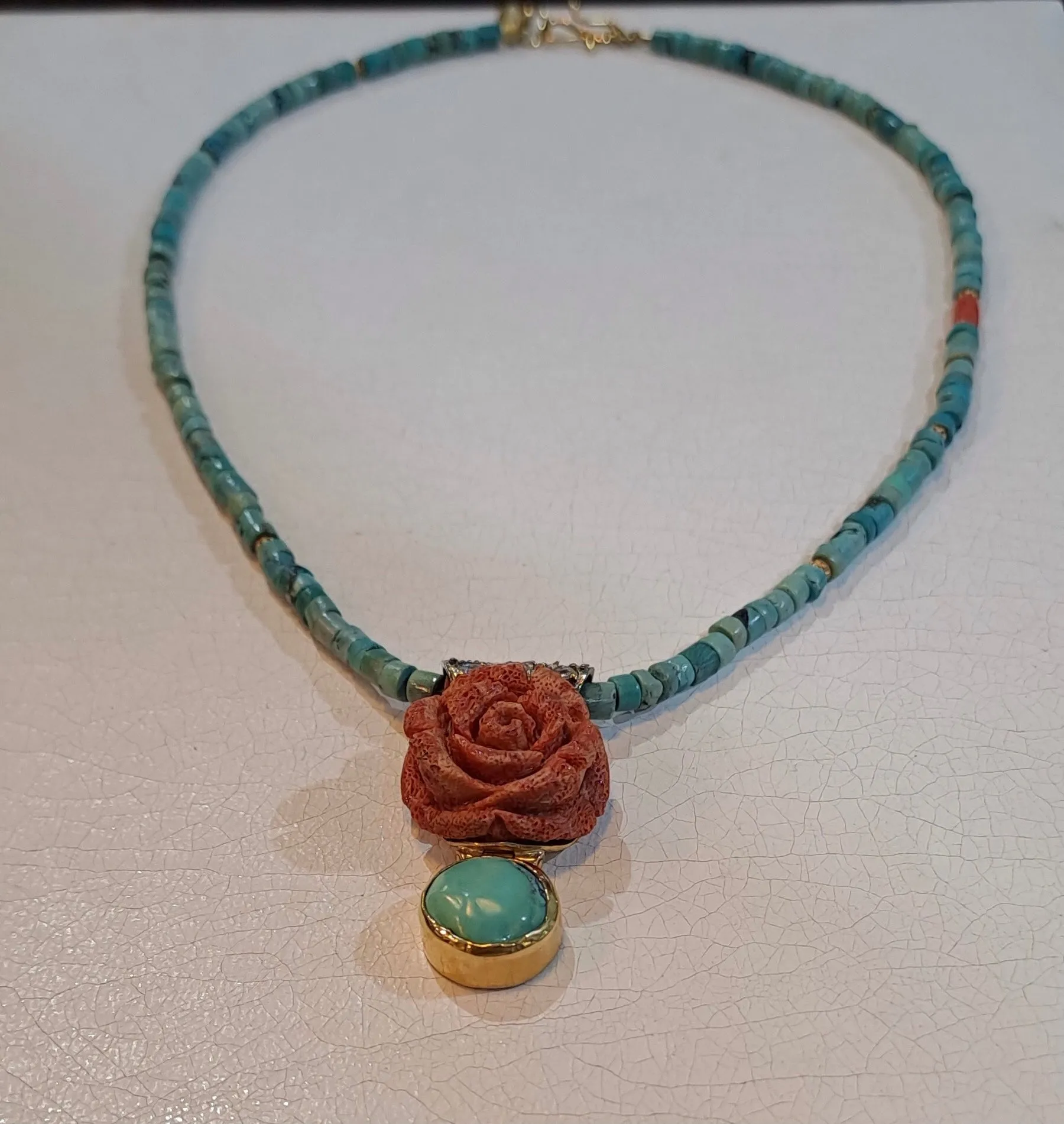 Necklace in turquoise stones and coral stones, coral stone in rose design, white 18k gold