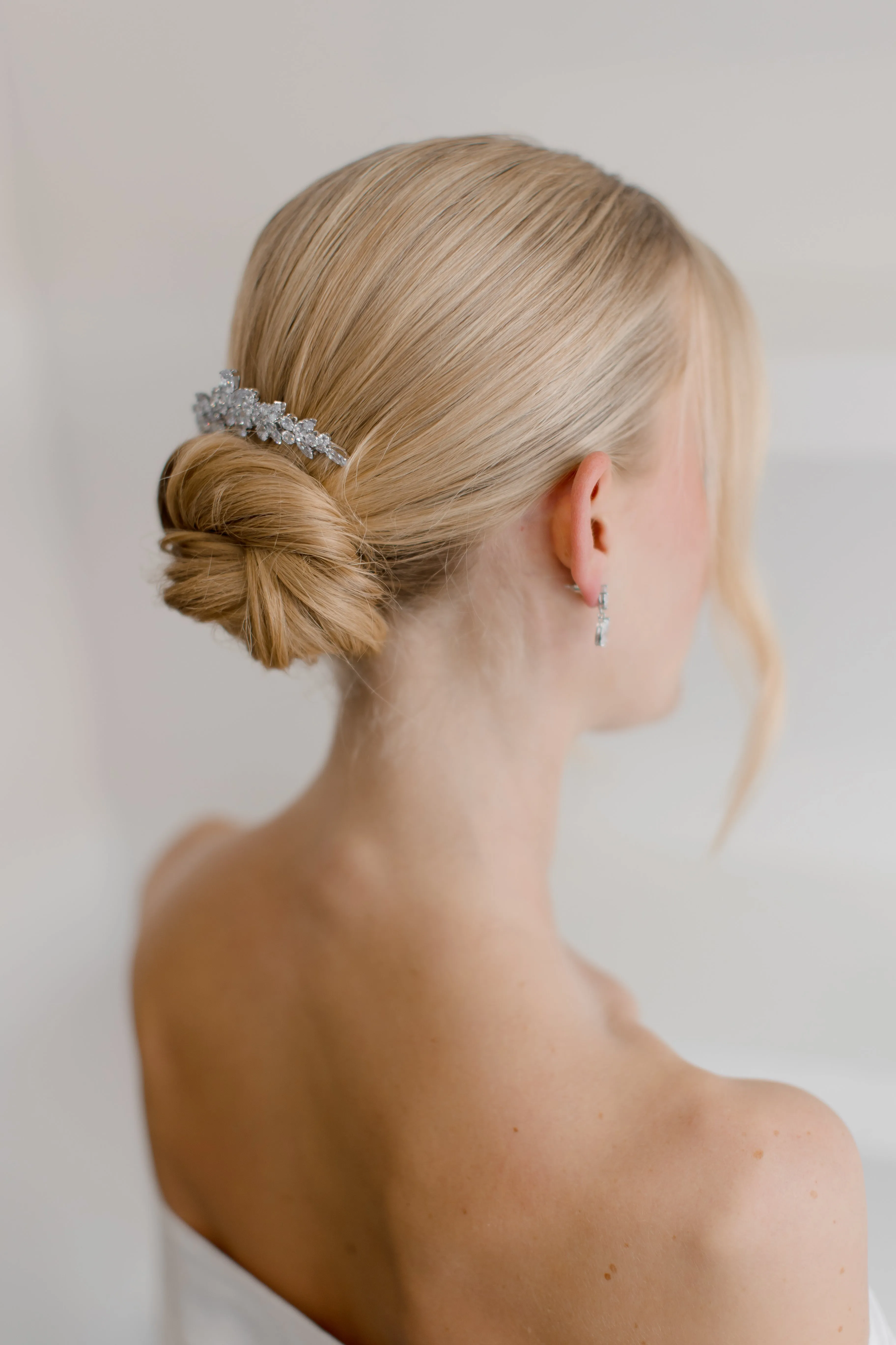 Saphira - Elegant Sparkling Crystal Bridal Comb